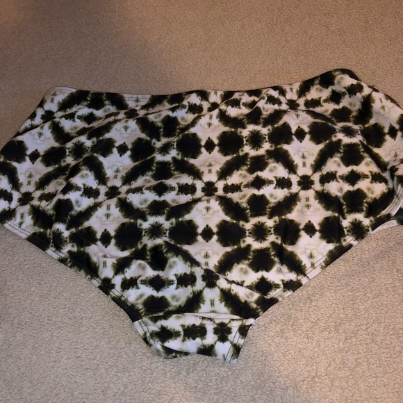 ☀️ tie dye bikini bottoms - Picture 3 of 4